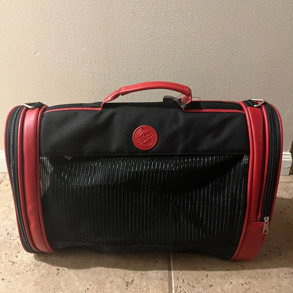 Bilt Black Red Soft Cat Carrier